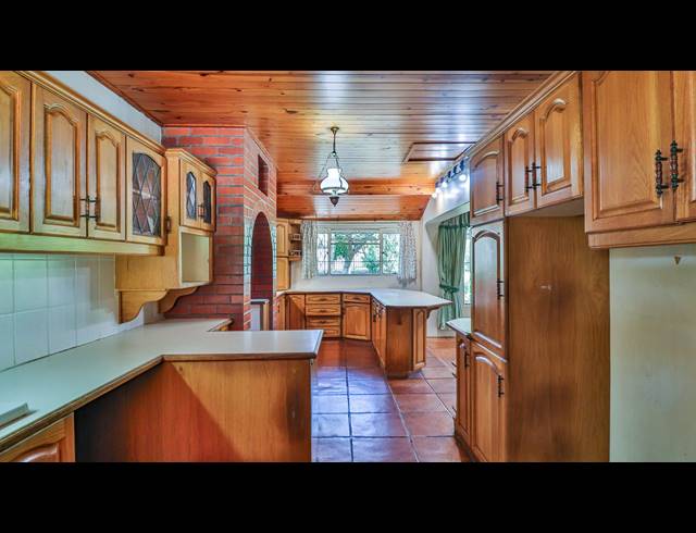 8 BEDROOM FREEHOLD FOR SALE IN CHASEDENE